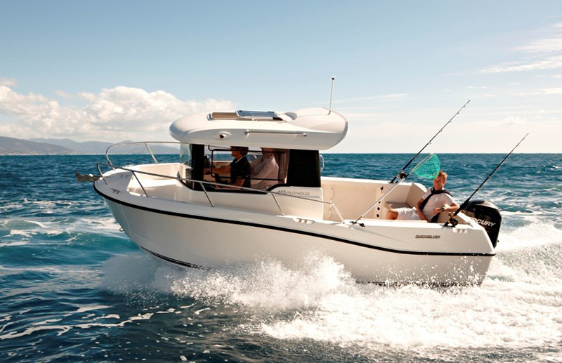 Quicksilver Captur Pilothouse