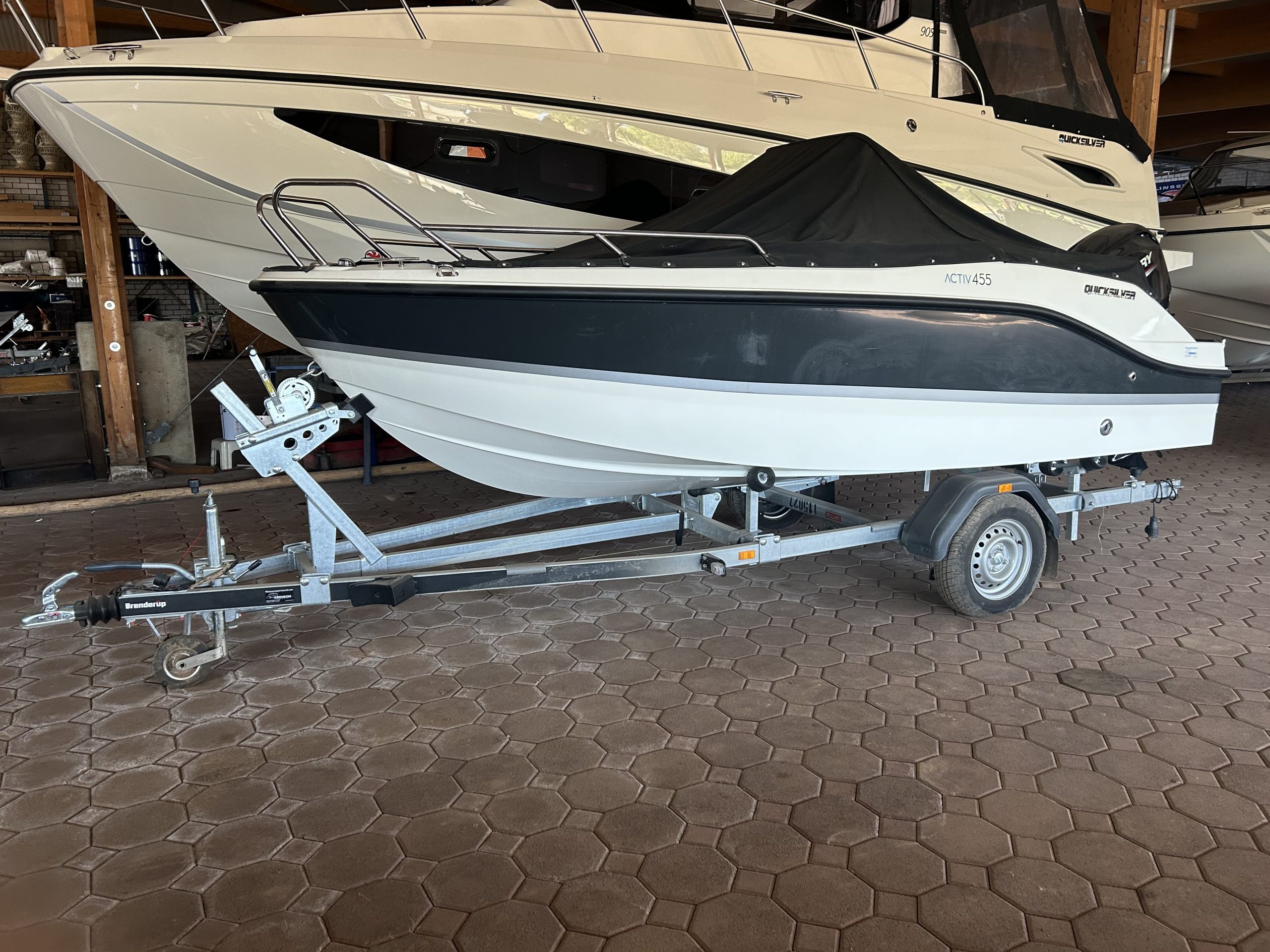Quicksilver-Summer Deal-Angebotspreis: 32.900,- €<br />
inkl. 1 Jahr Hafenliegeplatz