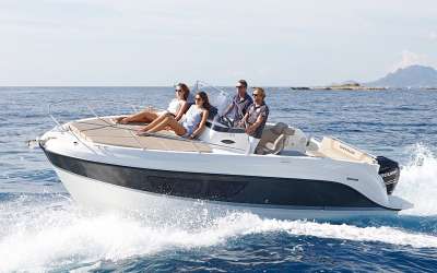 Quicksilver Activ 805 Sundeck